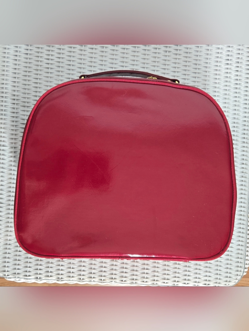 Estee Lauder Shiny Red Mini Bag - Picture 2 of 16